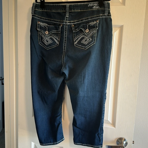 Hydraulic Jean Capris - 18 - BOOTY friendly! - Picture 5 of 6